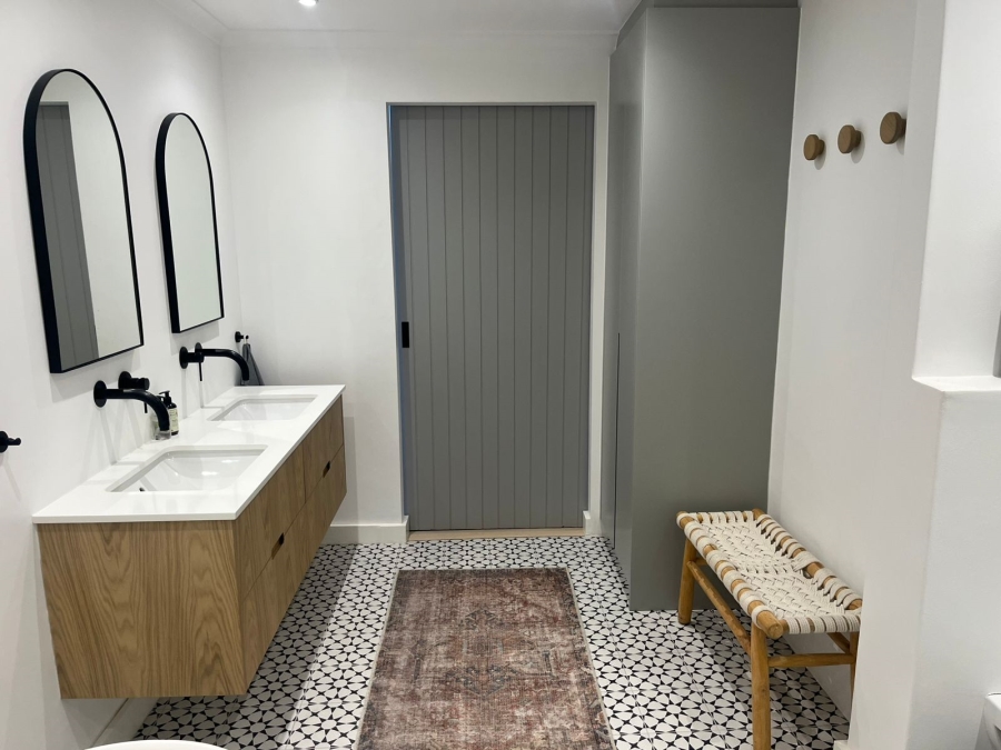 To Let 2 Bedroom Property for Rent in Fresnaye Western Cape